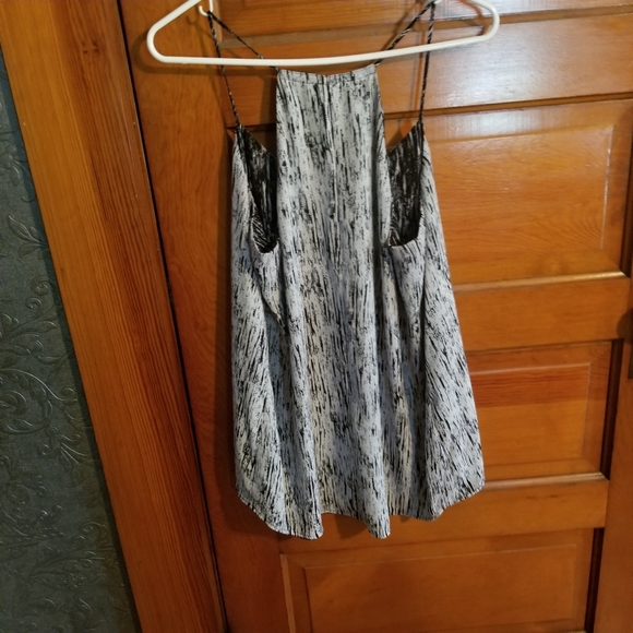 Express.  Loose-fitting spaghetti strap blouse.  L - Picture 5 of 6